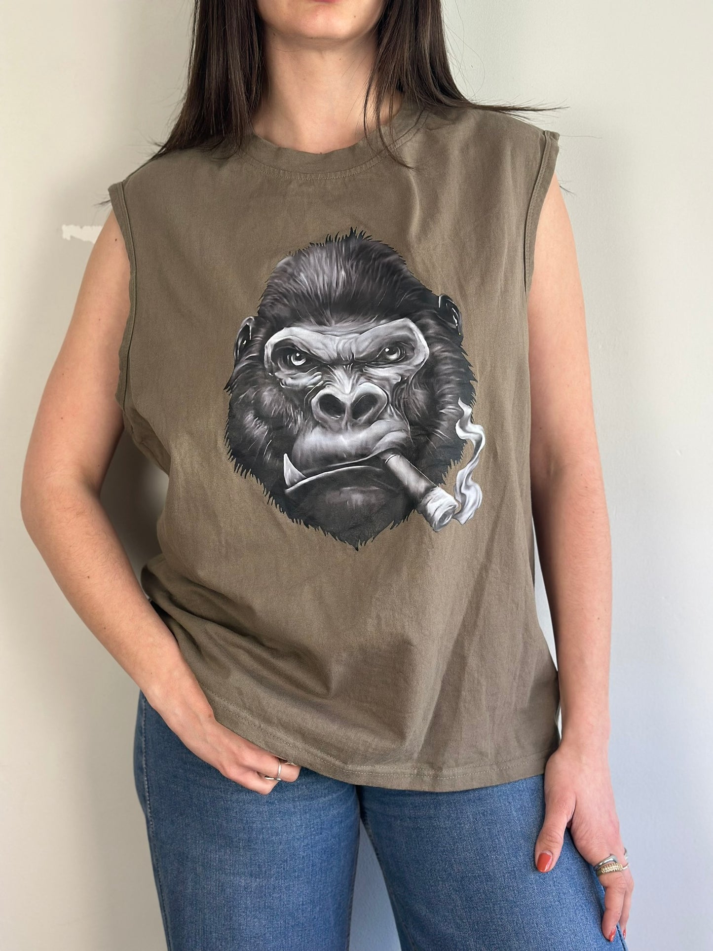 Sleeveless T-shirt
