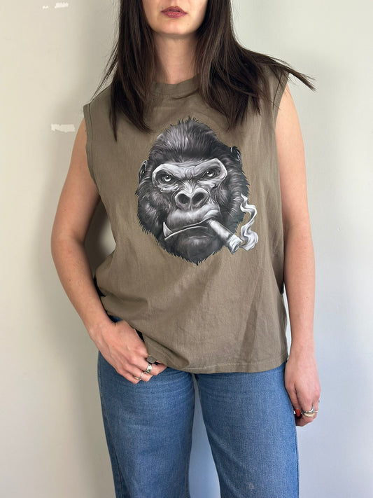 Sleeveless T-shirt