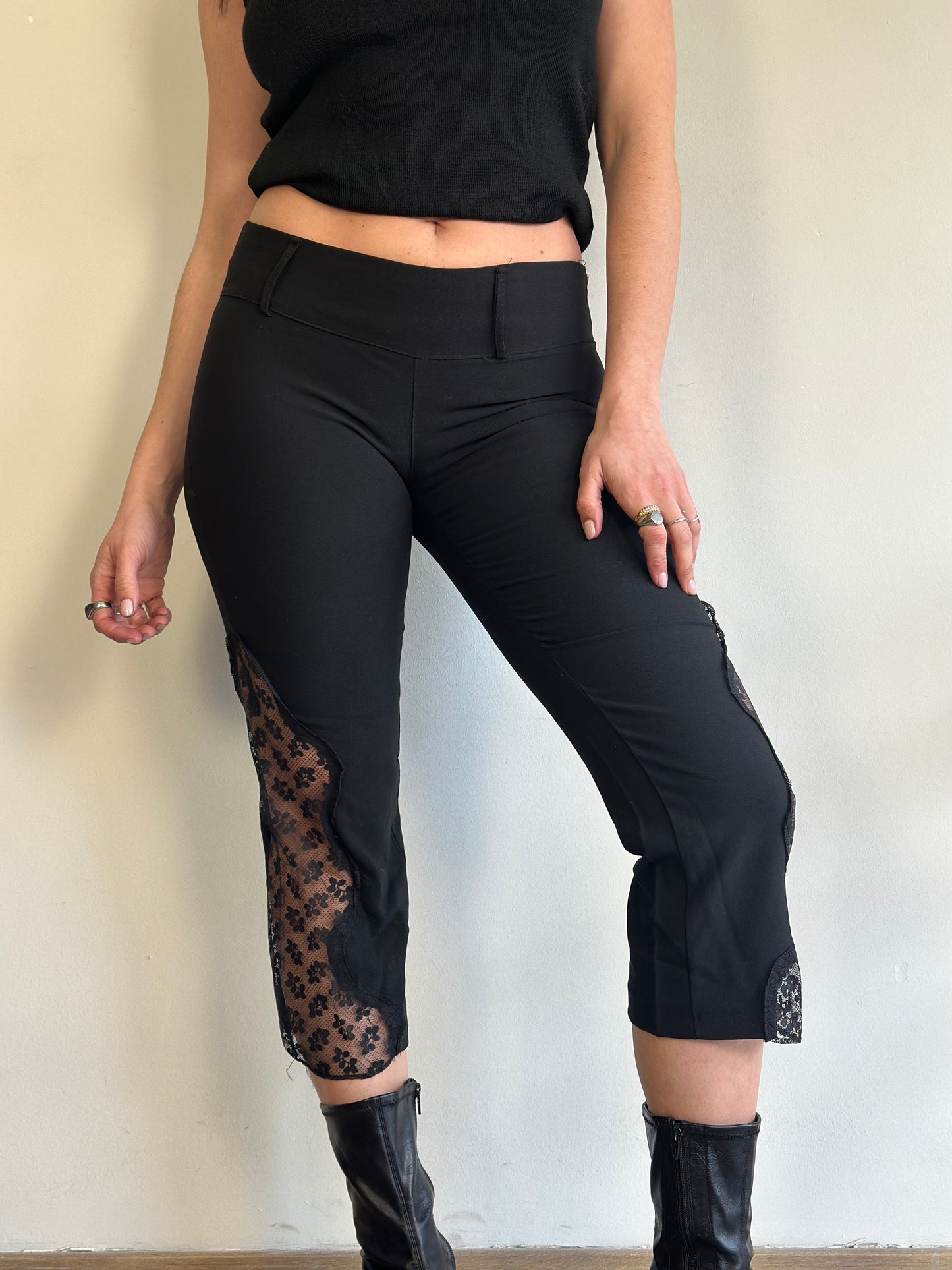 Vintage Low Waist Capri Pants With Lace Details