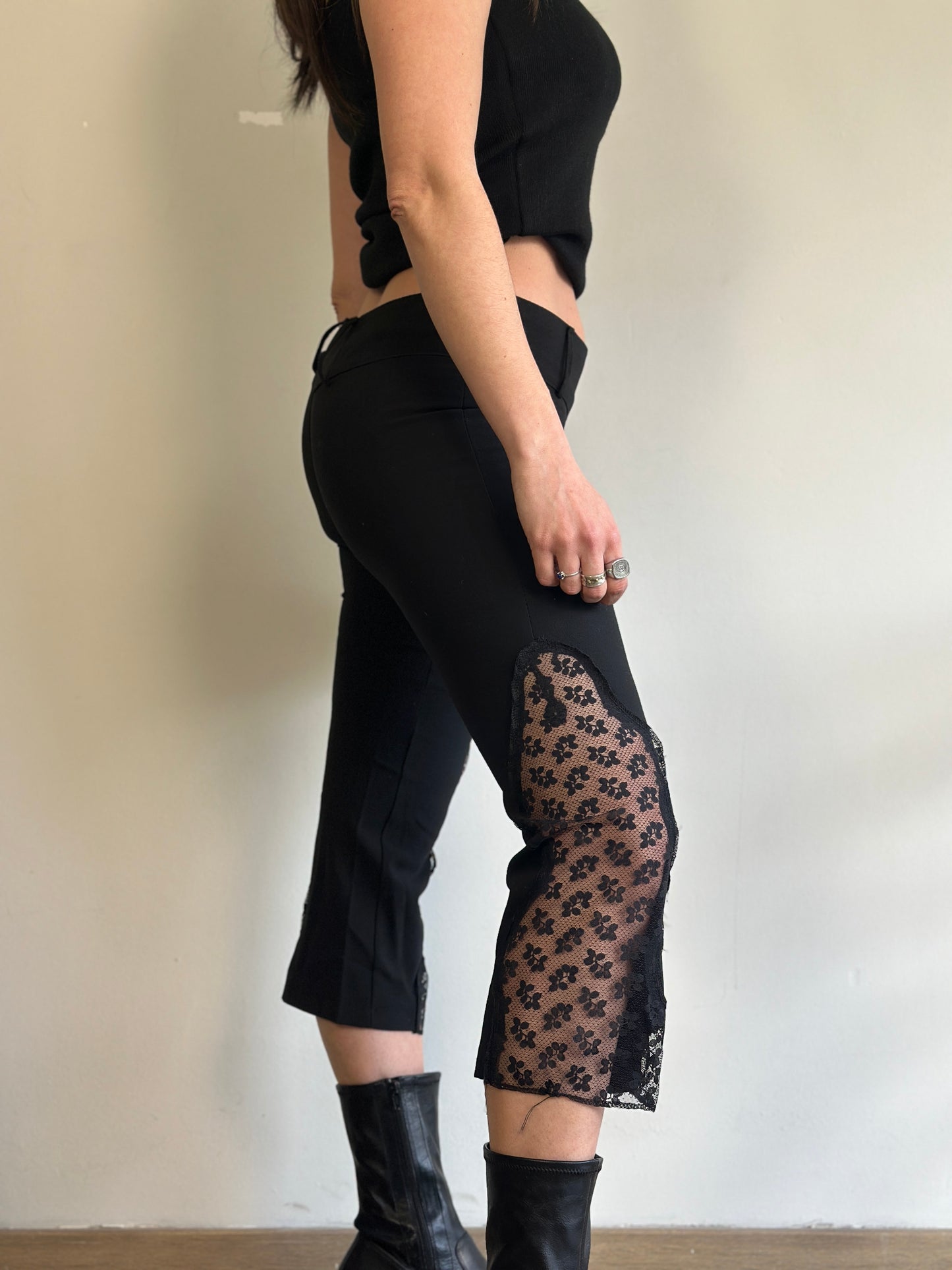Vintage Low Waist Capri Pants With Lace Details