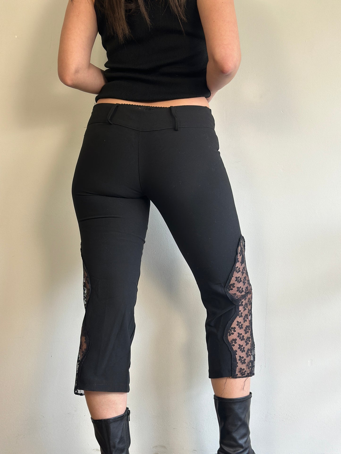 Vintage Low Waist Capri Pants With Lace Details